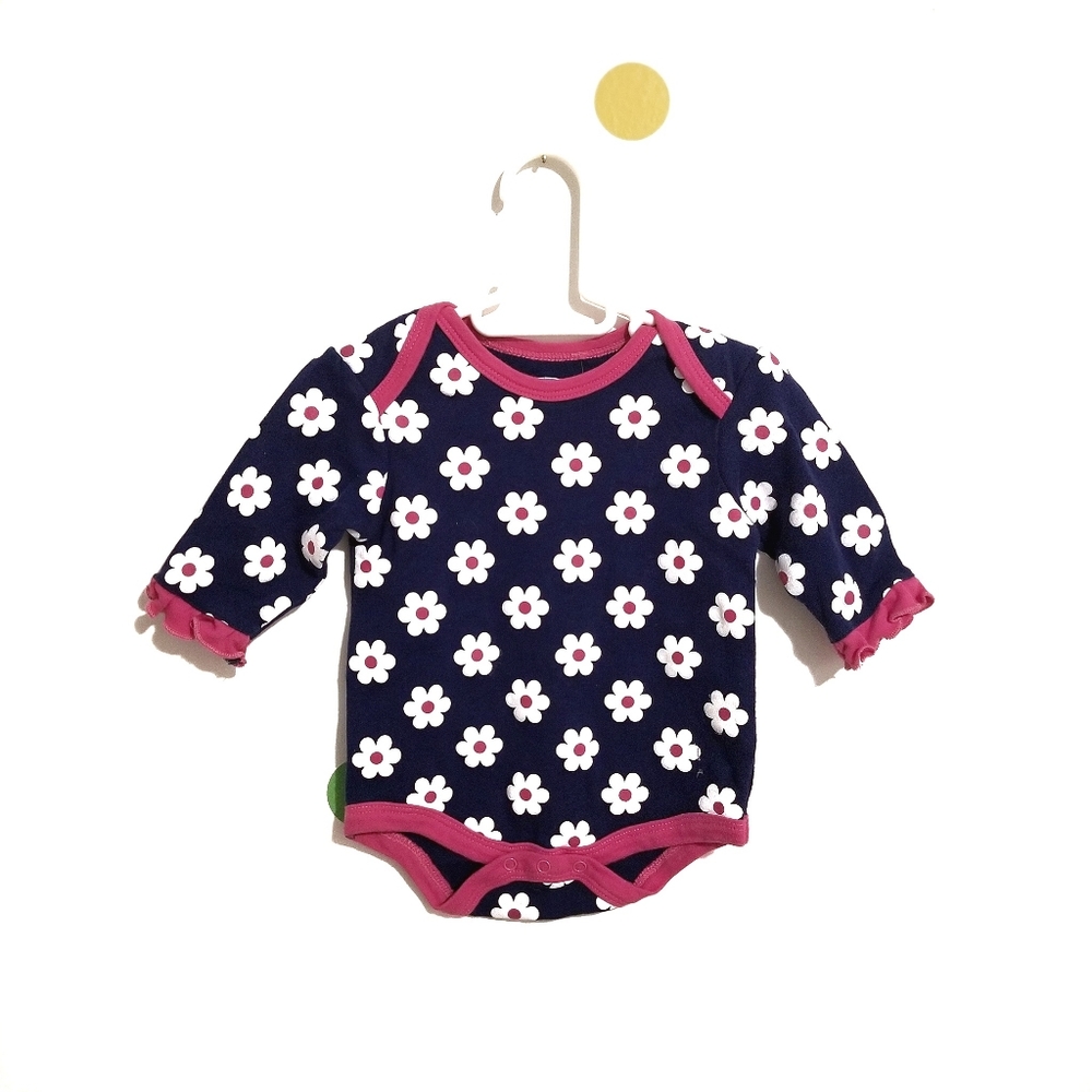 NWOT 3-6 months baby girl adorable onesie